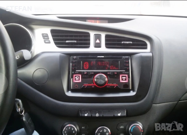 ////ALPINE CDE-W296BT. 