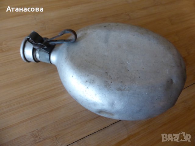 Военна войнишка алуминиева манерка с карабинка, снимка 2 - Антикварни и старинни предмети - 44265347