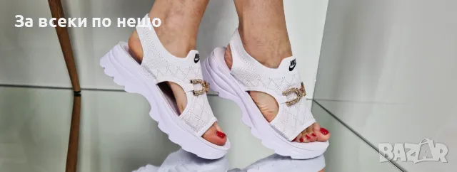 Nike Дамски Бели Сандали С Метален Акцент Найк Код P595, снимка 4 - Сандали - 50427719