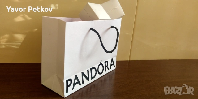 Оригинална опъковъчна PANDORA чантичка и кутийки.
