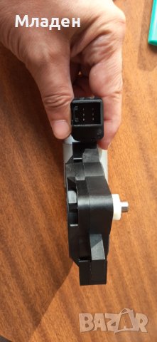 Оригинално ново моторче за преднo дяснo ел.стъкло Mazda 3 , 6 , CX-7 , CX-9, снимка 4 - Части - 41939428