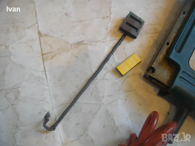 Английски BLACK DECKER Голям Елктрически Комбиниран ТАКЕР Дърводелски скоби и пирони 16-32мм ОТЛИЧЕН, снимка 18 - Други инструменти - 47342052