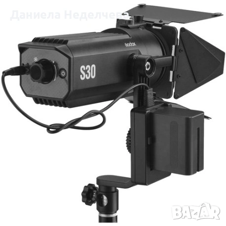 Насочено LED осветление Godox S30 LED Light, снимка 3 - Светкавици, студийно осветление - 53160821