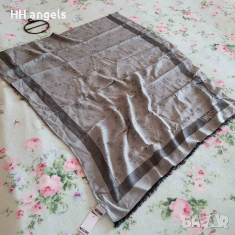 Moschino оригинален шал с етикети