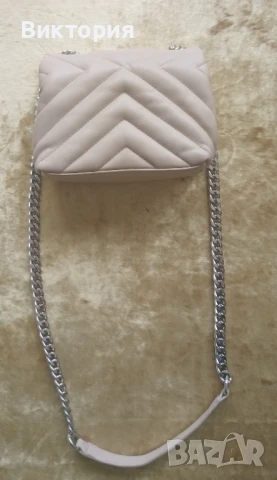 Оригинална чанта Armani Exchange – малък размер | Цвят: светло бежово-розов, снимка 2 - Чанти - 51247410