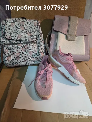 Маратовки Nike Air номер 36 с две ранички в тон.