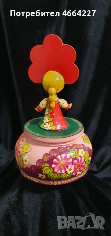 Ръчно рисувана дървена музикална кутия с руска кукла, снимка 3 - Антикварни и старинни предмети - 52855070