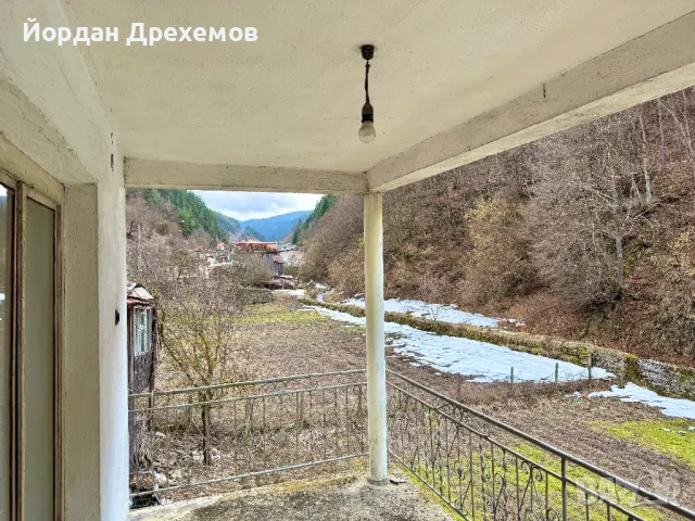 Къща на три етажа  в с.Лясково+ гараж и работилница  на 2 етажа, снимка 12 - Къщи - 48943567