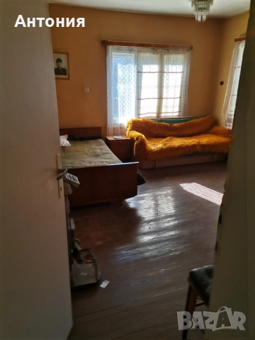 Двуетажна къща с гараж, снимка 15 - Къщи - 52228862