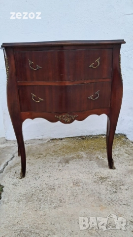 Шкаф скрин с високи крачета