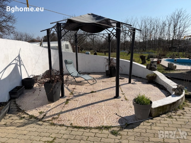 Двуетажна къща с голям двор и басейн в с. Равнец | 2447 кв.м двор | обзаведена, снимка 2 - Къщи - 53839873