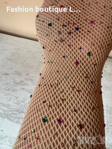 Нов телесен чорапогащник ситна мрежа с цветни блестящи камъчета по цялата дължина и ластик в талията