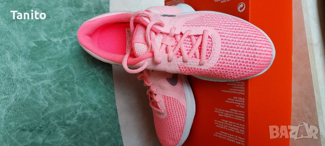 Нови оригинални дамски маратонки Nike , снимка 2 - Маратонки - 36403690