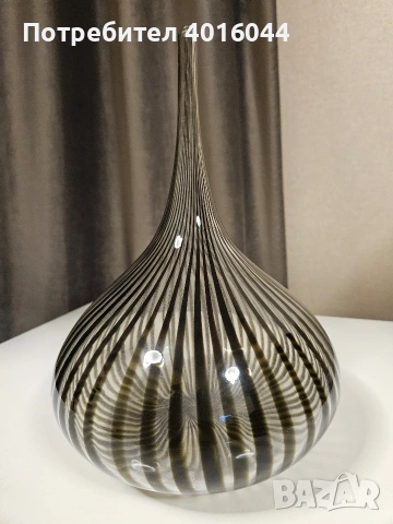 Стилна стъклена ваза Kare с черни мотиви, снимка 2 - Вази - 53599605