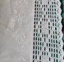 Тишлайфер за маса с бродирани флорални елементи и дантела на една кука , снимка 4
