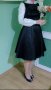 Черна рокля от сатен,без ръкави, ,стилна, елегантна...с цип отзад размер 36., снимка 1 - Рокли - 40303541