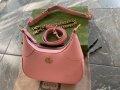 Оригинална Гучи Розова Кожена чанта Gucci Aphrodite Дръжка И Синджир, снимка 1 - Чанти - 42158327