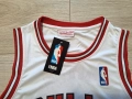 Баскетболен потник на Скоти Пипън#33#Чикаго Булс#Mitchell & Ness!!!, снимка 2