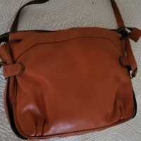 Продавам дамска чанта естествена кожа , снимка 1 - Чанти - 42227946