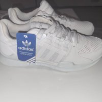 Последен брой дамски обувки Adidas 40н, снимка 2 - Маратонки - 41326430