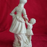 Порцеланова фигура Майка с дъщеря., снимка 3 - Антикварни и старинни предмети - 41270139