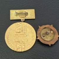 Два социалистически наградни знаци с емайл Коми и СБПФ, снимка 2 - Антикварни и старинни предмети - 44257087