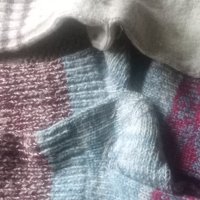 Вълнен плетен пъловер и вълнени чорапи , снимка 1 - Жилетки - 40298721