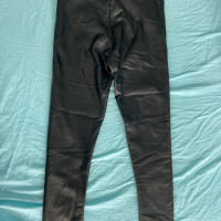 Продавам черен кожен панталон, снимка 2 - Панталони - 36291980