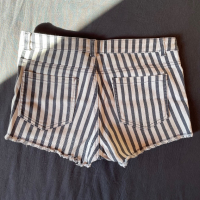 Раирани панталонки с висока талия H&М, снимка 2 - Къси панталони и бермуди - 36356491