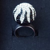 Нов сребърен пръстен с регулация, проба 925 / топка в черно бяло с кристали "Swarovski" , снимка 4 - Пръстени - 29670193