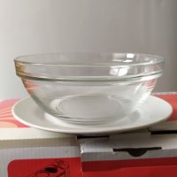 Продава стъклена купа за салата  и порцеланова подложна чиния, снимка 1 - Обзавеждане за заведение - 41677619