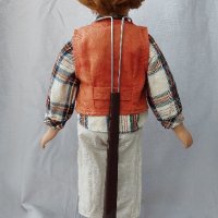 Порцеланова декоративна кукла със стойка момче с очила, снимка 3 - Колекции - 41845782