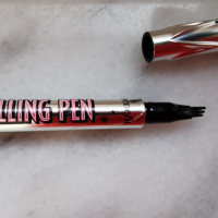 за вежди оригинален молив  Benefit Brow Microfilling Pen , снимка 2 - Декоративна козметика - 36275848