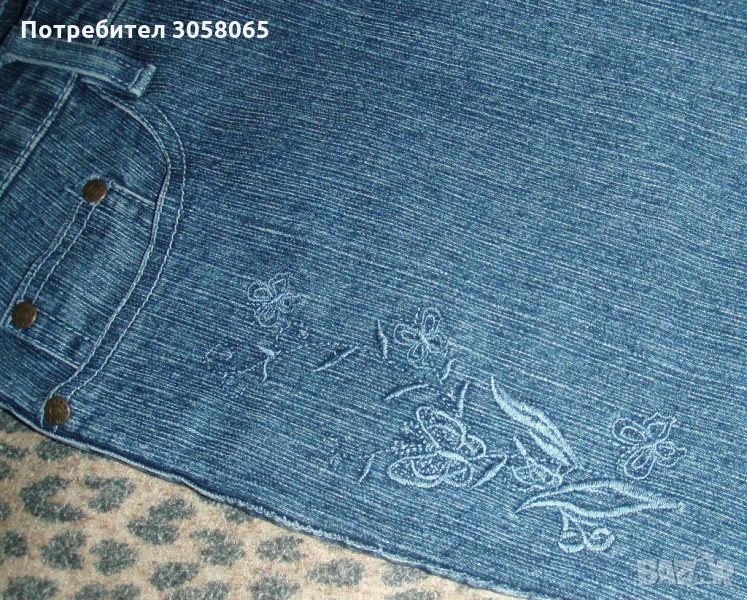 сини дънки с малко бродерия, снимка 1