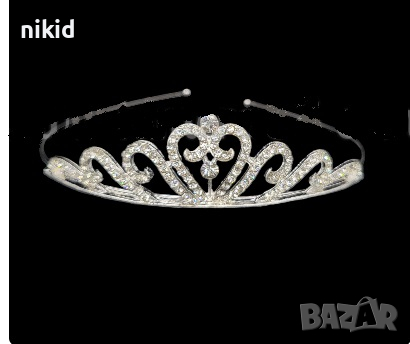 сребриста корона диадема сърце в среда с камъчета тиара дамска детска, снимка 1
