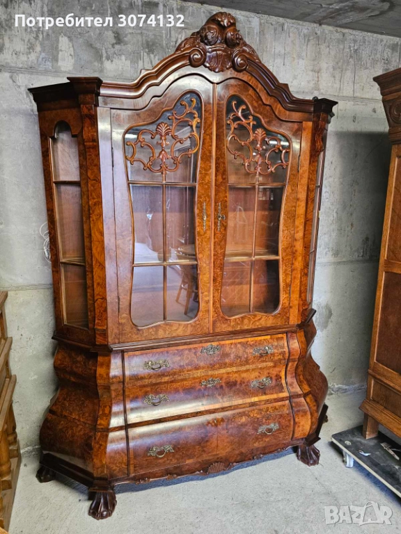 Витрина в стил Чипъндейл с интарзия, снимка 1