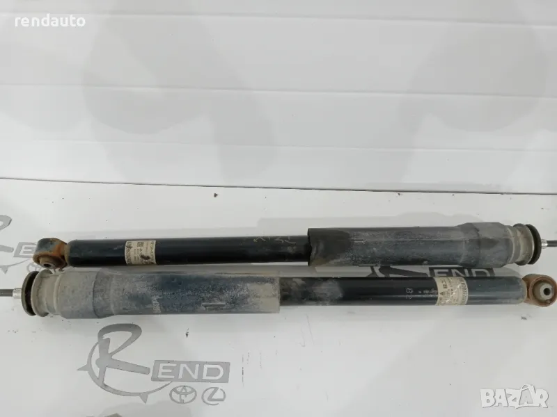 48530-0df90 Задни амортисьори toyota yaris cross 1.5 hybrid 2019-2024, снимка 1