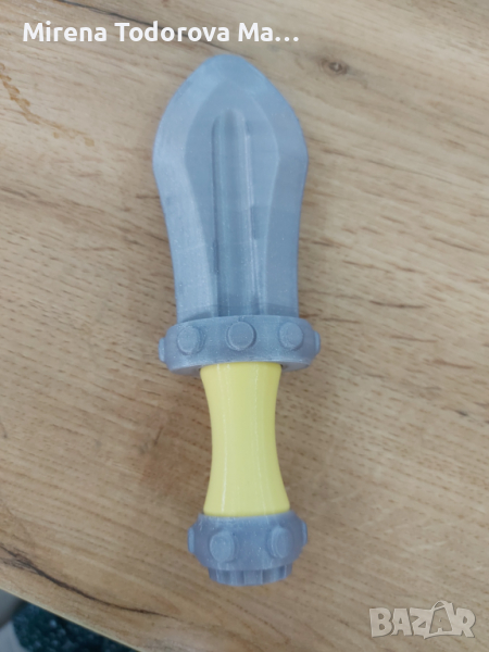 Първият бебешки меч, забавна дрънкалка за феновете на фентази, снимка 1