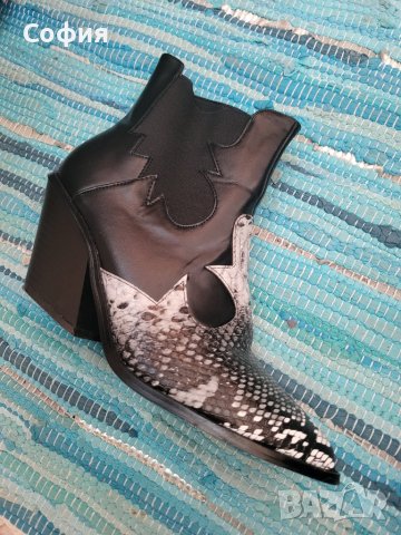 Модерни боти със змийски принт, снимка 6 - Дамски боти - 42598416