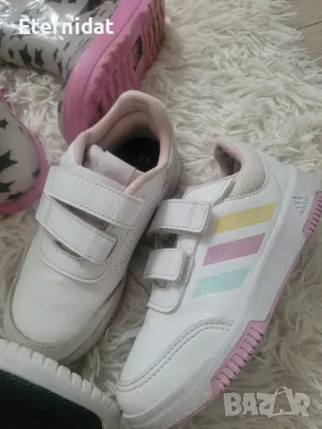 Детски бели маратонки ADIDAS 27 номер за момиченце с розови ленти, снимка 3 - Детски маратонки - 47977484