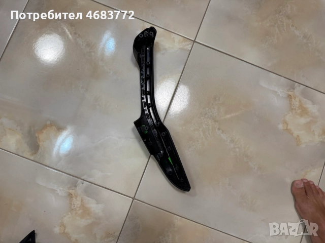 Външна част на вътрешната дръжка на задна лява врата на Porsche Macan само за 20Eur. 95b867373, снимка 4 - Части - 52808722