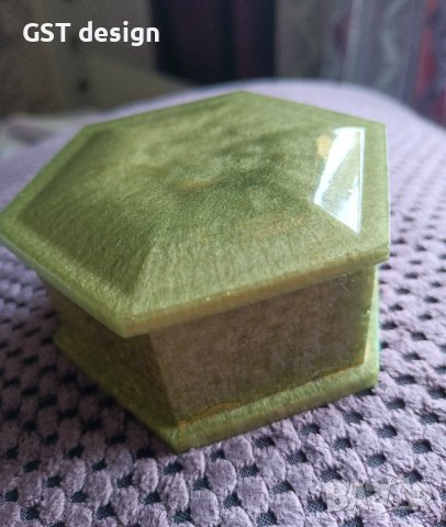 Кутия Кутийка За Бижута Епоксидна Смола Нефрит И Злато Пигмент Ръчна Изработка, снимка 8 - Други - 41420664