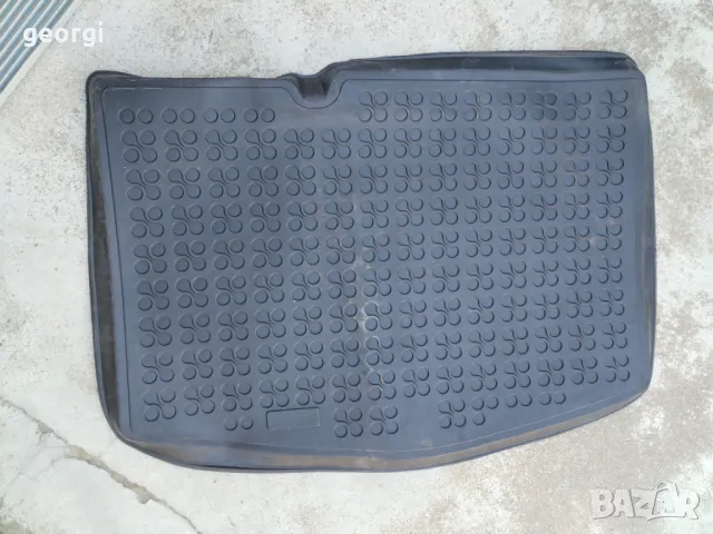 Toyota Yaris стелка багажник , снимка 2 - Аксесоари и консумативи - 47873684