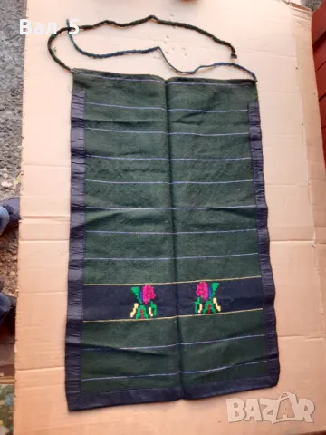 Автентична вълнена престилка , носия