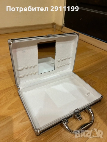Малък алуминиев куфар, снимка 6 - Куфари с инструменти - 53785121