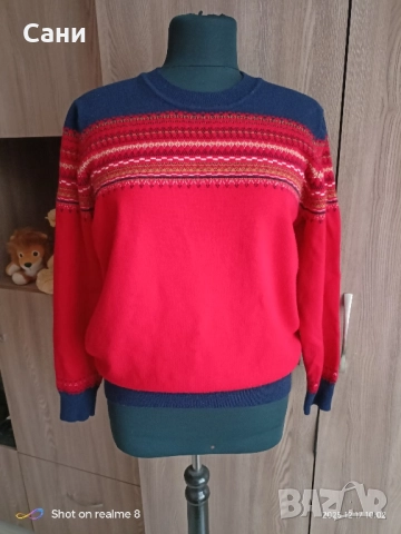 Червен пуловер 