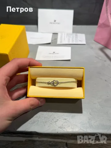 ЧИСТО НОВА 100% оригинална Swarovski дамска гривна, снимка 2 - Гривни - 56181338