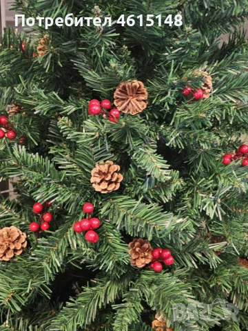 Изкуствена елха Luxury Diamond с червен глог и шишарки, снимка 2 - Други - 51962860