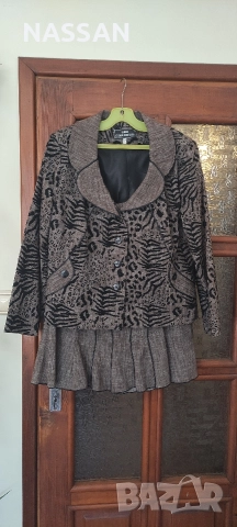 Стилен дамски костюм размер 52