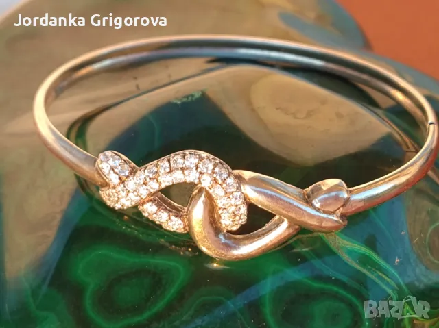 Сребърна, твърда гривна с естествени камъни - елипса